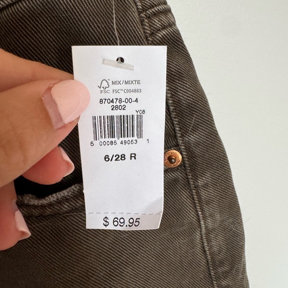 BNWT GAP Women’s Brown Shorts - Picture 3 of 4